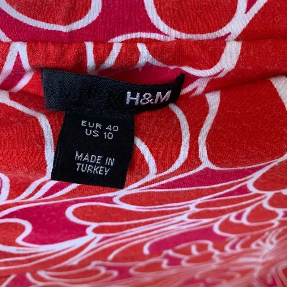 H&M Rayon two tone red/pink + white outlined flowers sz 10 + summer + casual